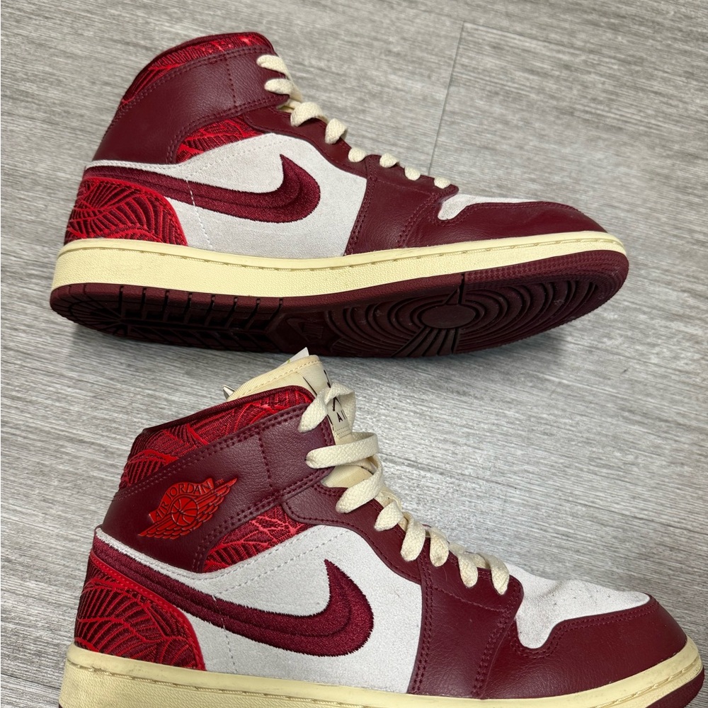 Jordan 1 Mid SE Tiki Leaf Team Red Men’s 10 Authentic - Picture 2 of 4